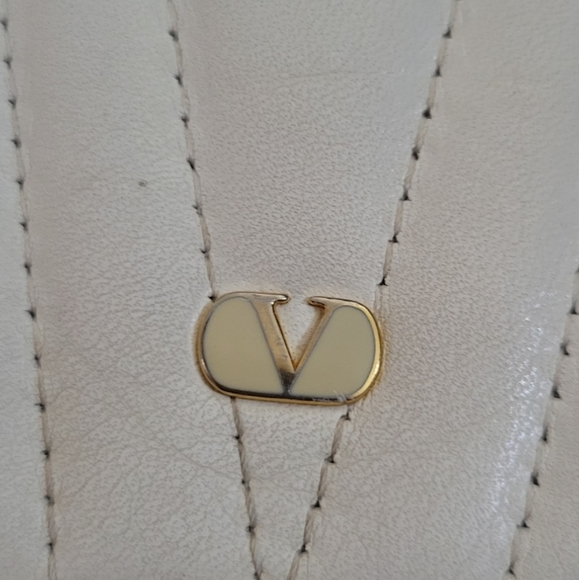 SOLD Valentino Garavani Cream Leather Crossbody Bag Clutch Bag - Picture 15 of 16